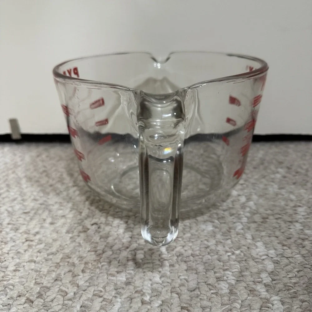 PYREX 8 Cups 64 Oz 2 Quarts Red Lettering Measuring Cup 2000 ML 2 Litres - Picture 3 of 7